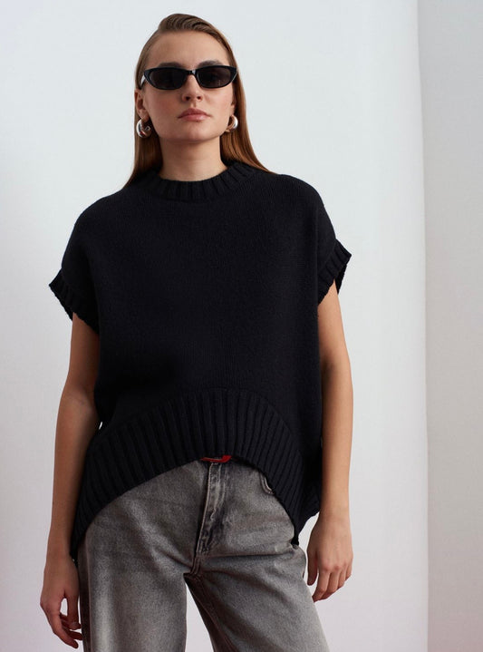 ELONGATED SLEEVELESS VEST