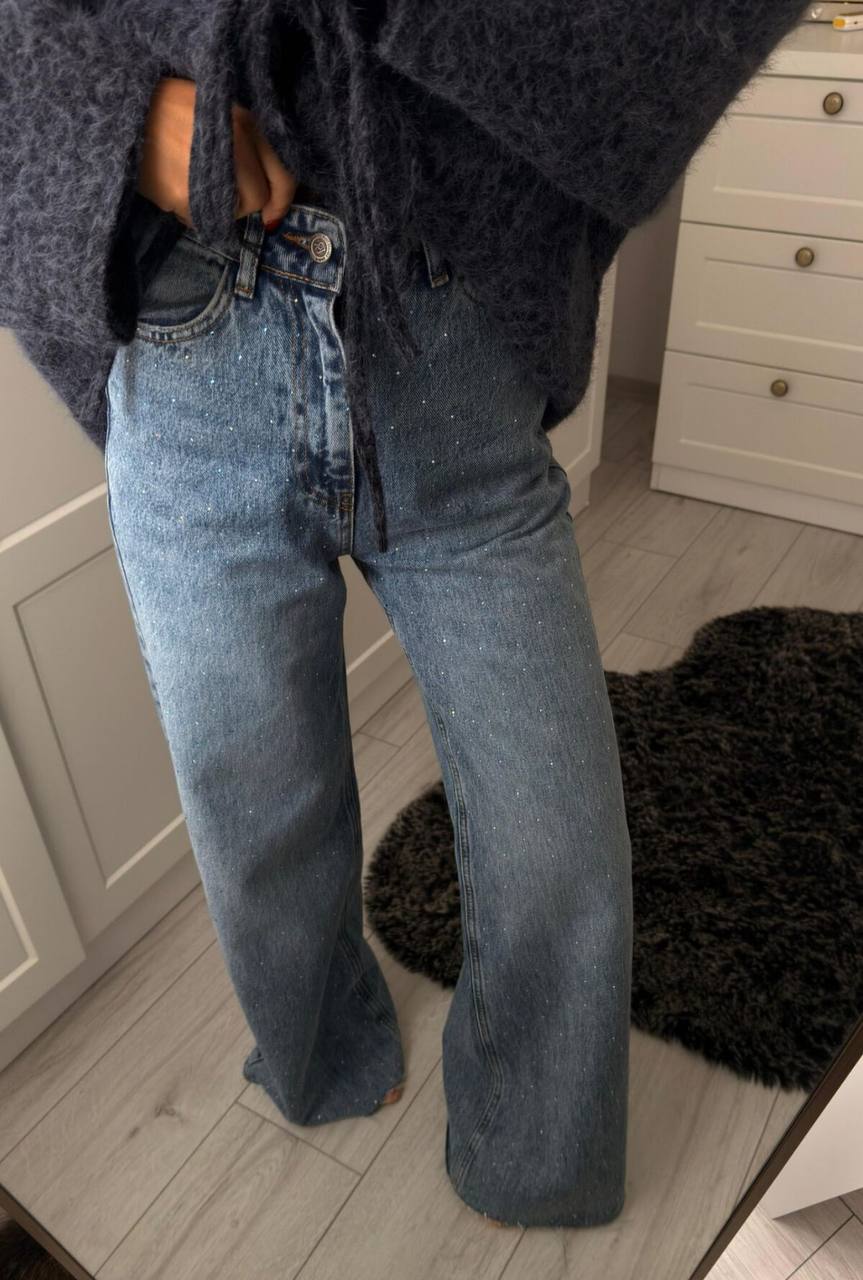 JEANS WITH RHINESTONES