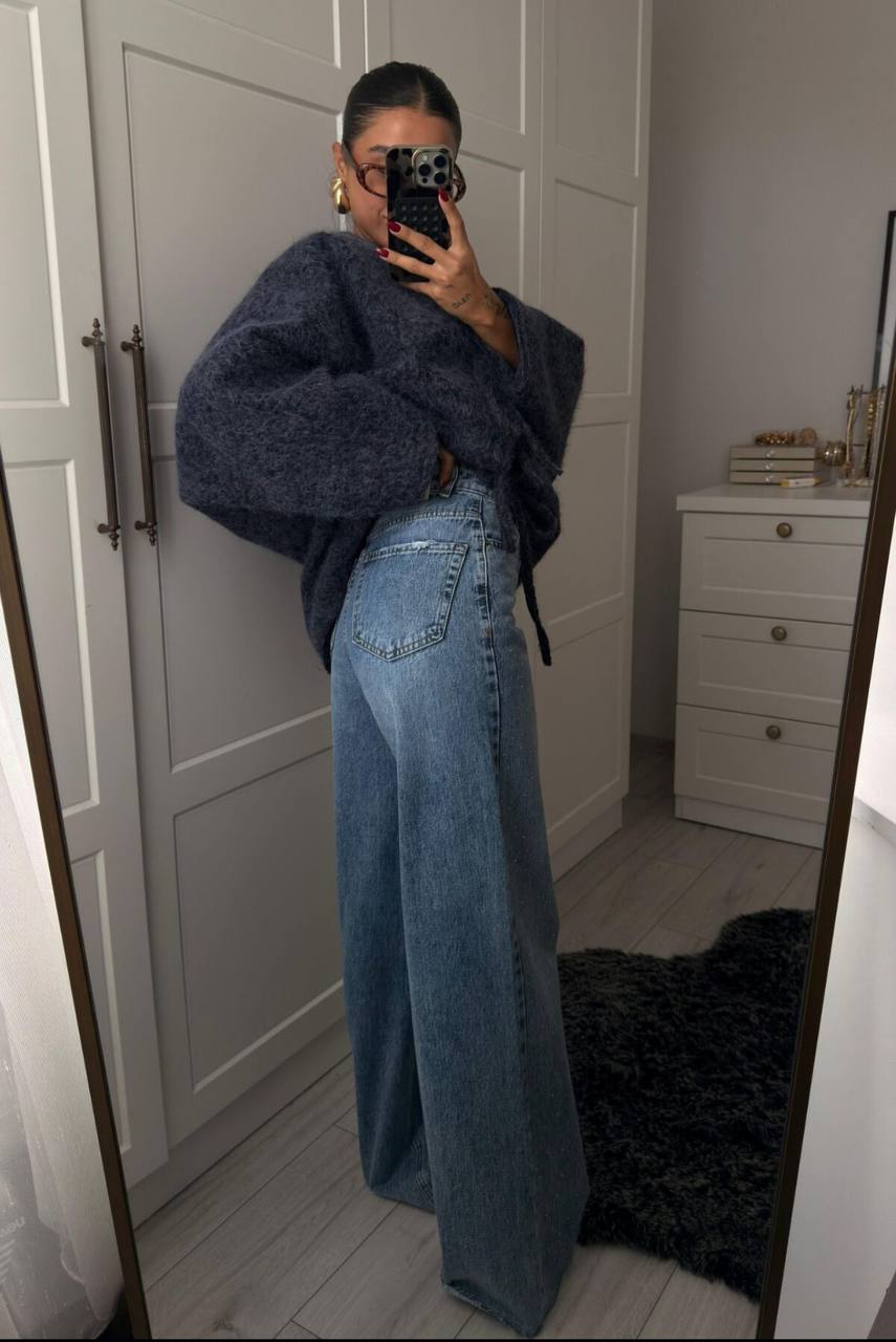 JEANS WITH RHINESTONES