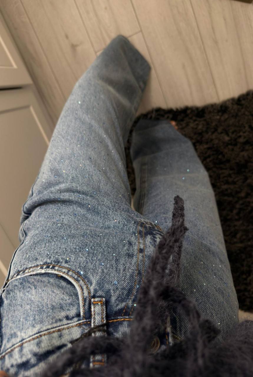 JEANS WITH RHINESTONES