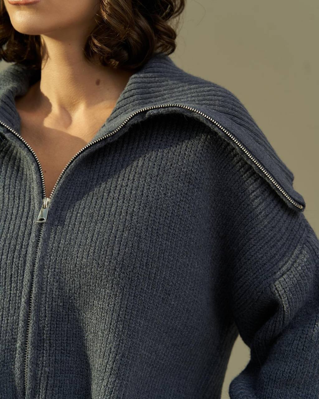 SWEATER WITH A ZIPPER