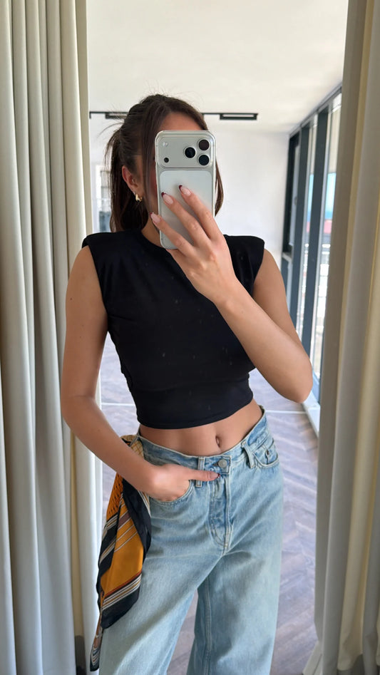 T-shirts with an open back