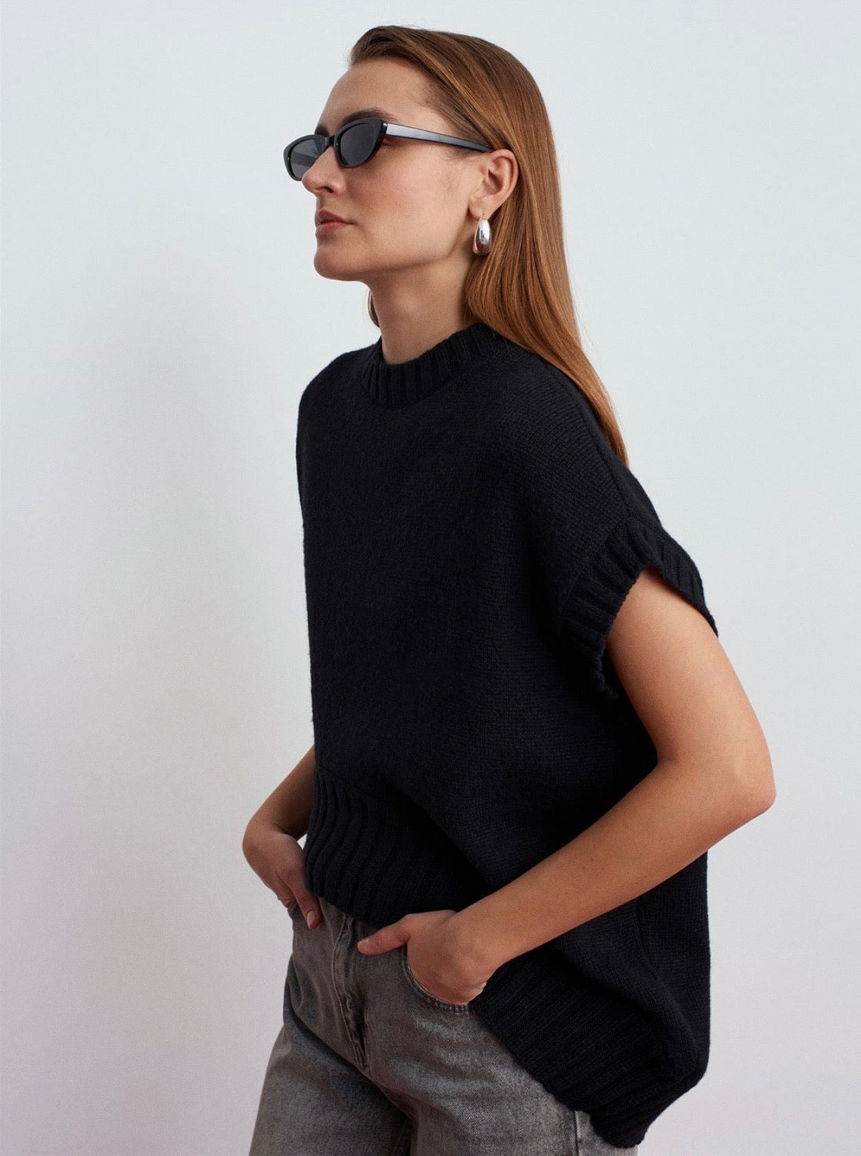 ELONGATED SLEEVELESS VEST