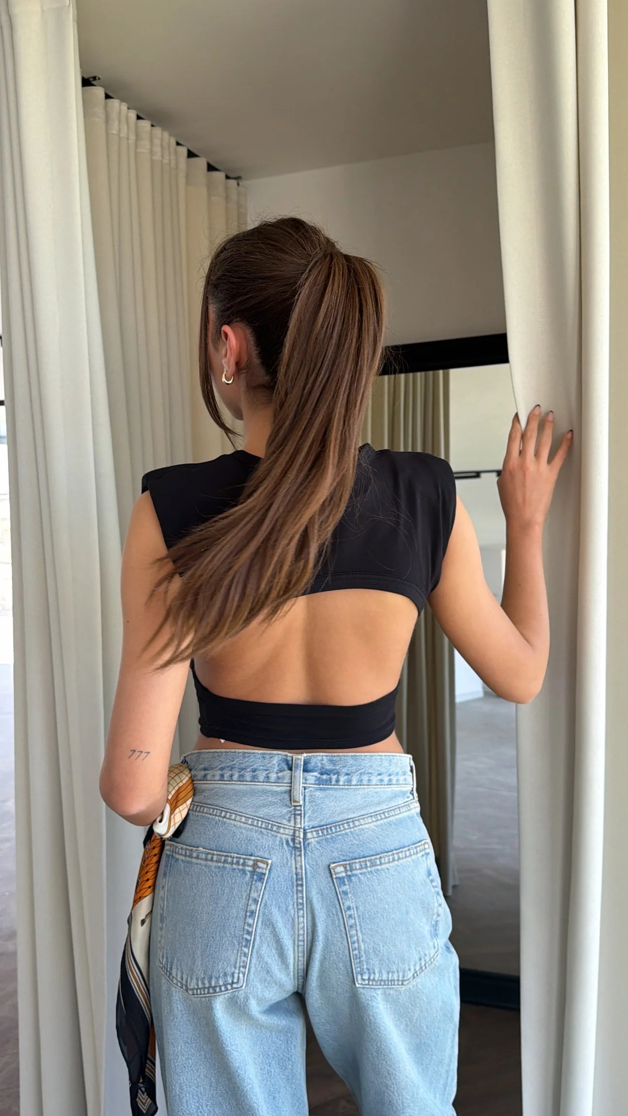 T-shirts with an open back