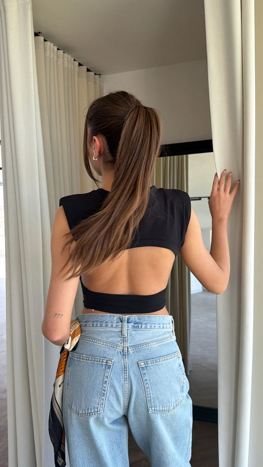 T-shirts with an open back