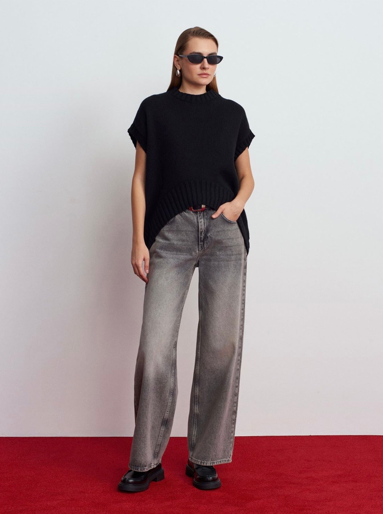 ELONGATED SLEEVELESS VEST