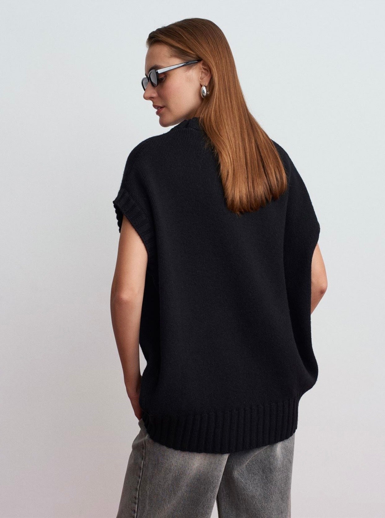 ELONGATED SLEEVELESS VEST