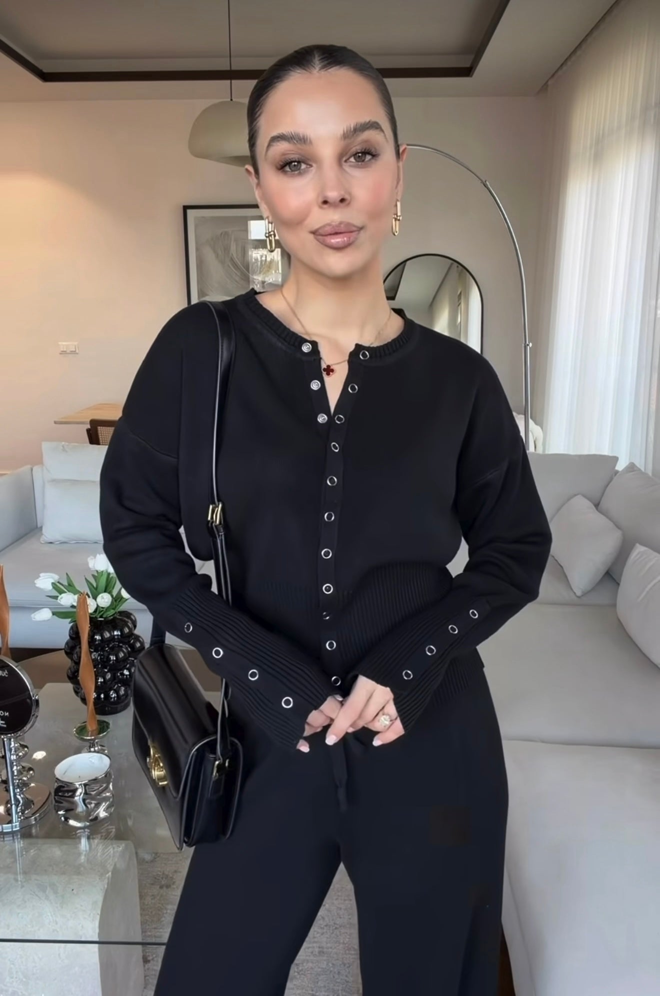 KNITTED SUIT WITH BUTTONS