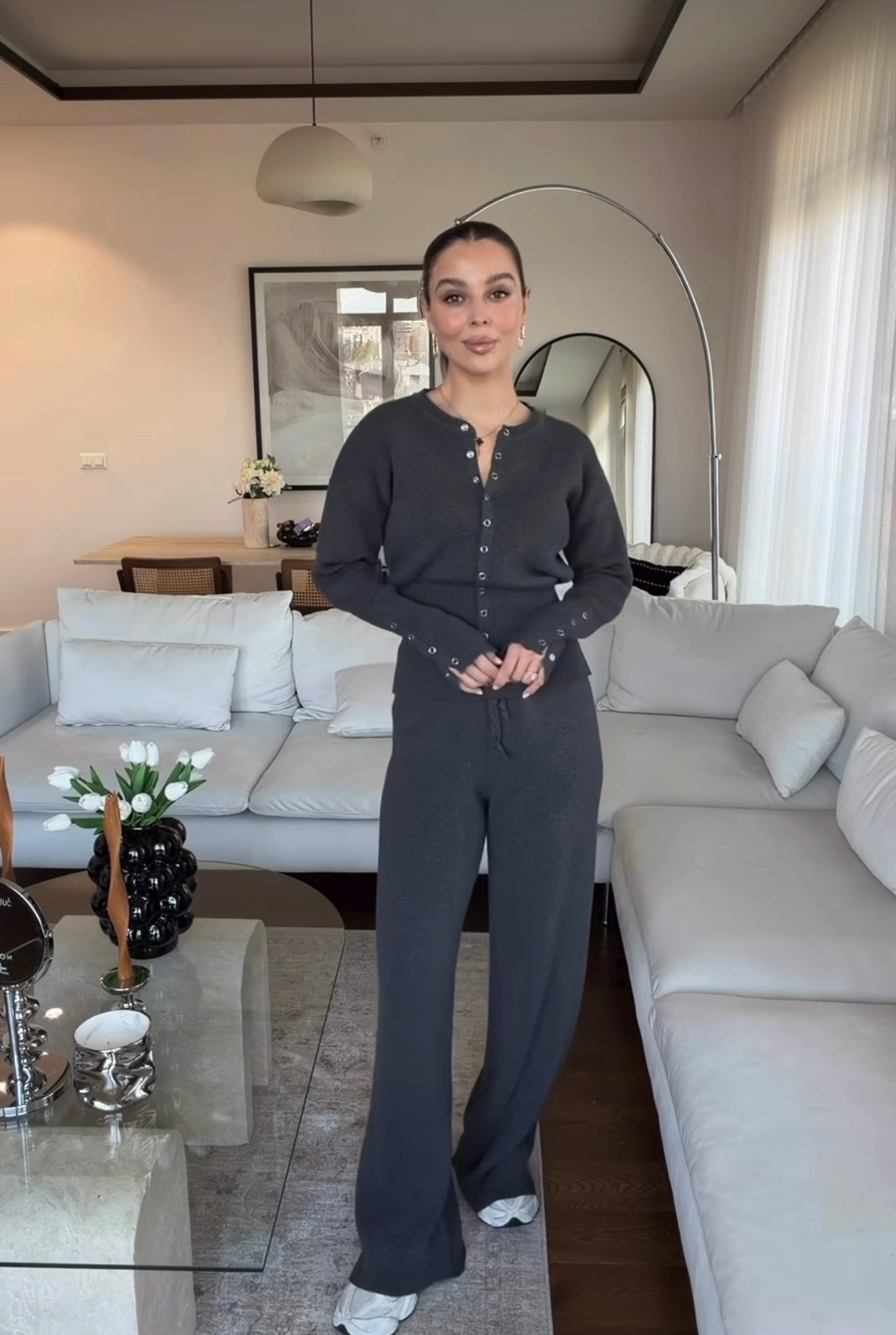 KNITTED SUIT WITH BUTTONS