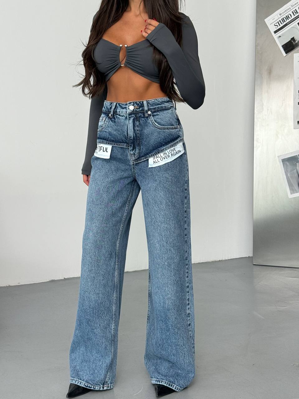 JEANS WITH WHITE POCKETS