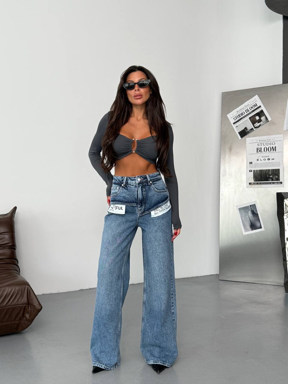 JEANS WITH WHITE POCKETS