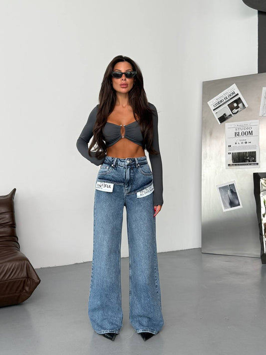 JEANS WITH WHITE POCKETS