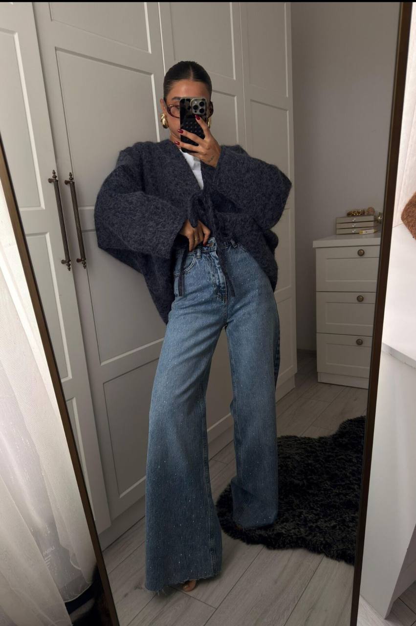 JEANS WITH RHINESTONES