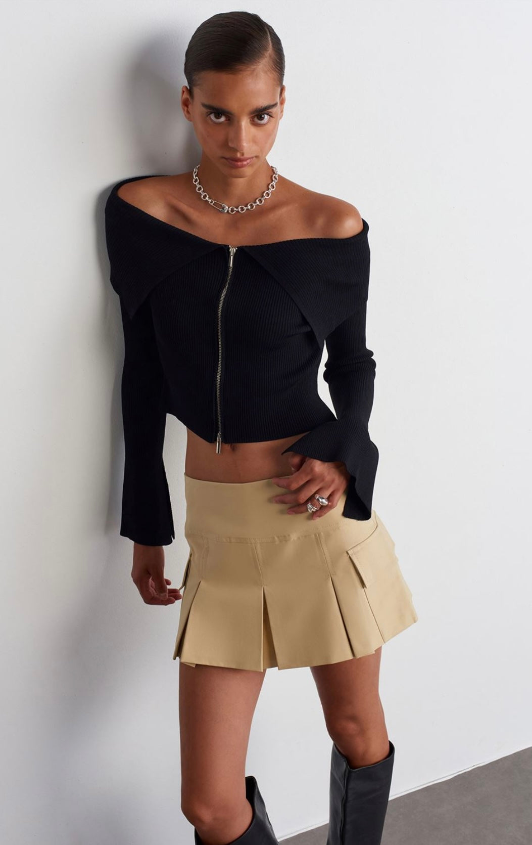 CARDIGAN WITH AN OPEN NECKLINE