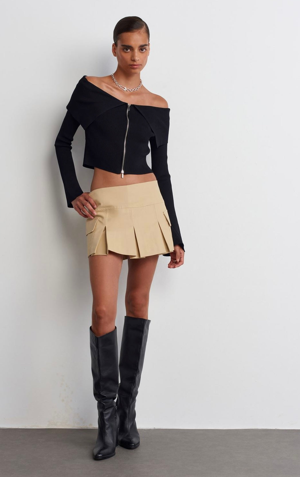 CARDIGAN WITH AN OPEN NECKLINE