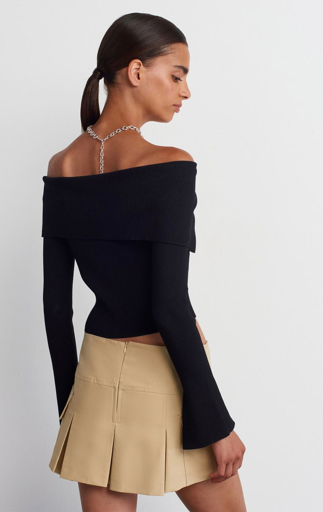 CARDIGAN WITH AN OPEN NECKLINE