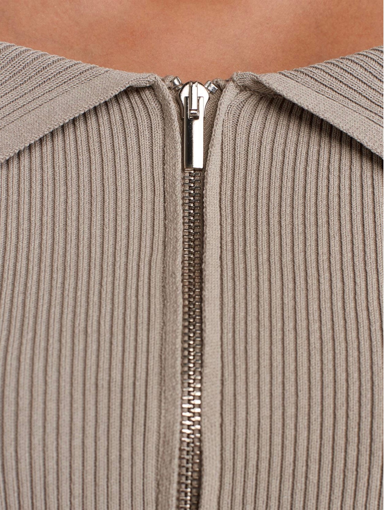 CARDIGAN WITH AN OPEN NECKLINE