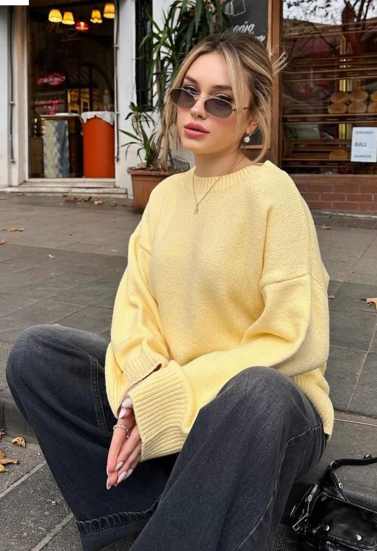 OVERSIZED KNIT SWEATER