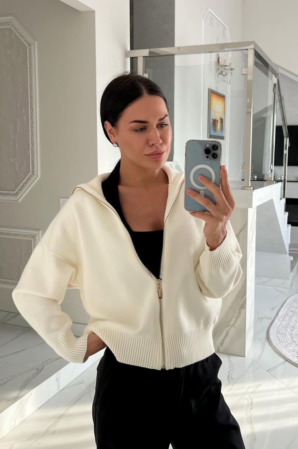 CARDIGAN WITH A ZIPPER