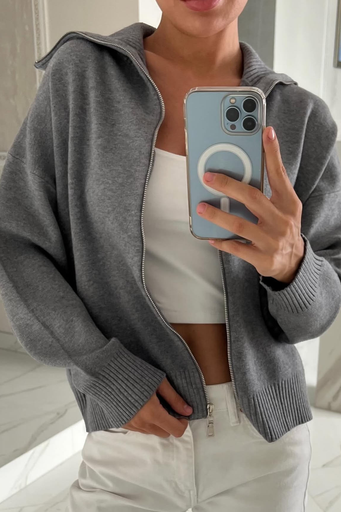 CARDIGAN WITH A ZIPPER